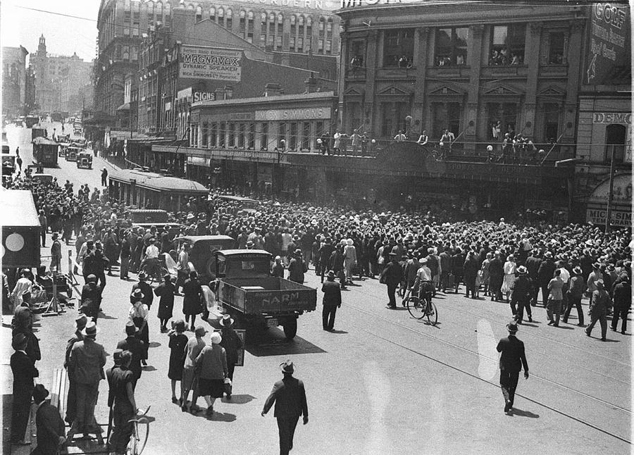 Huge crowd in George Street at Mick Simmons Sports Store to see Don ...