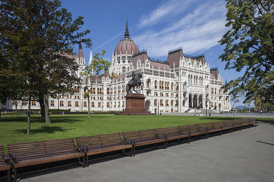 Hungary, Budapest, Hungarian Parliament building, benches on Kossuth Lajos square Photograph by Westend61