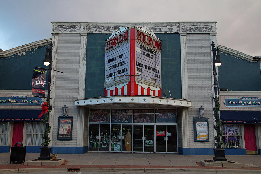 Huron Movie Theater in Port Huron Michigan Photograph by Eldon McGraw