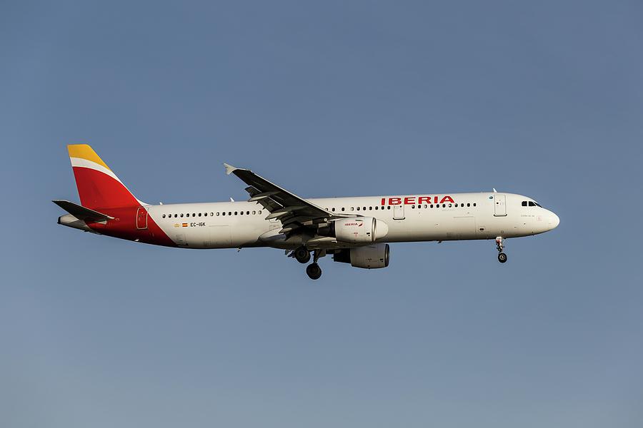 Iberia Airlines Airbus A321-200 Photograph