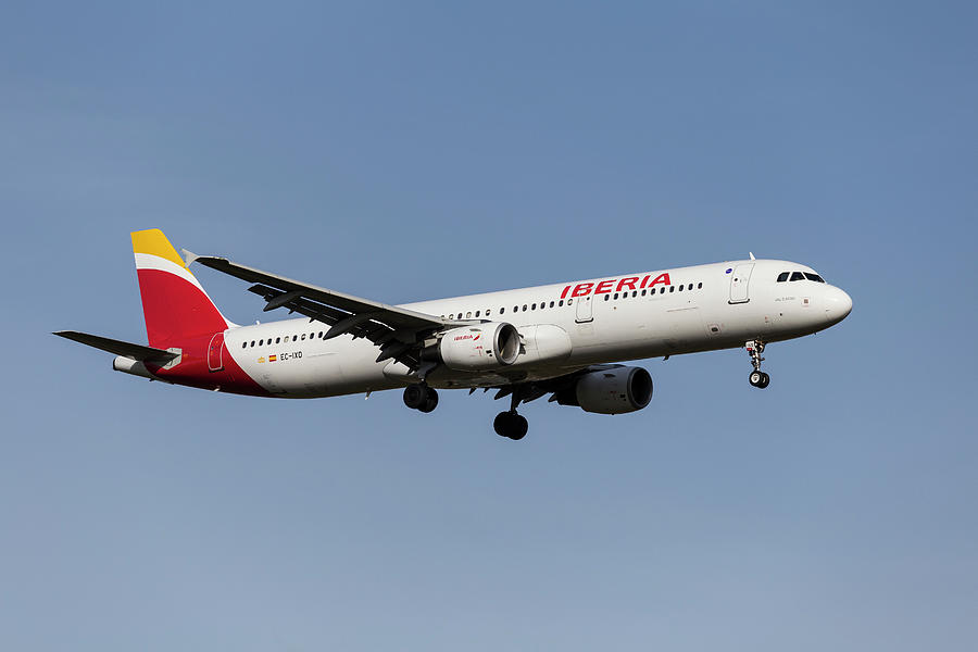 Iberia Airlines Airbus A321-212 Photograph