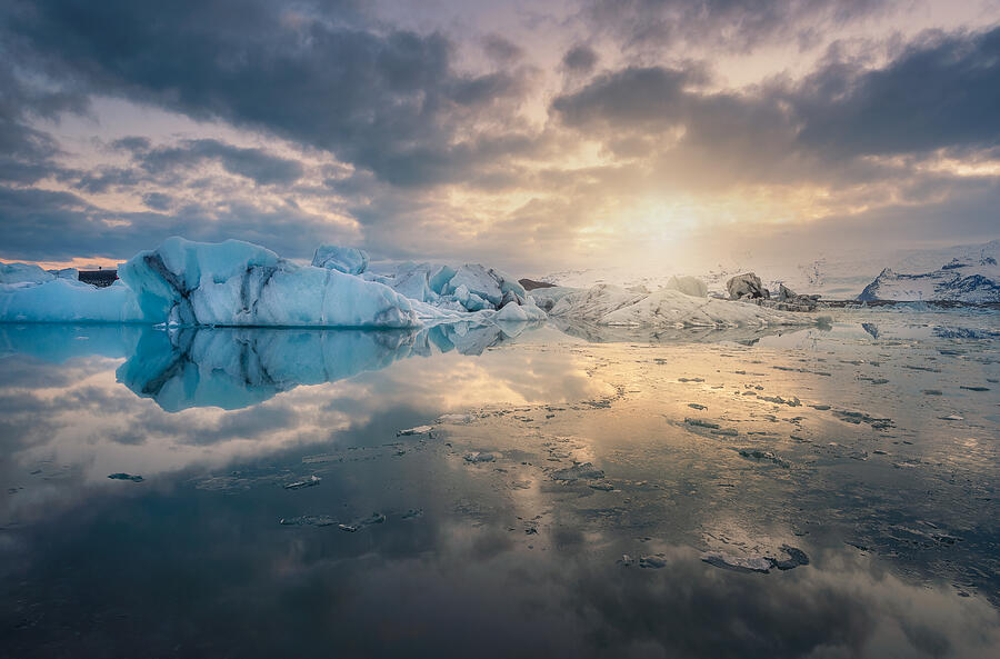 Icebergs in Jokulsarlon Lagoon Photograph by Daniel Viñé Garcia