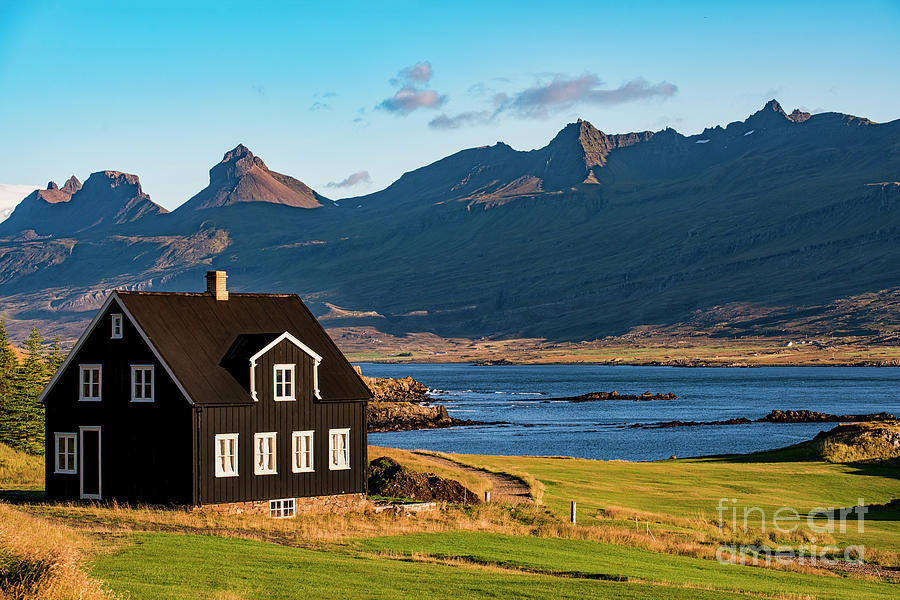 Iceland hofn house Photograph by Liran Eisenberg | Pixels