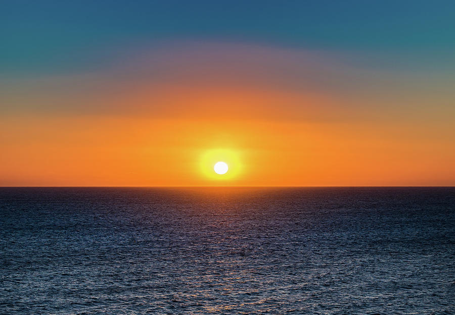 Idyllic sunset sea view with beautiful orange colored sun at sky ...