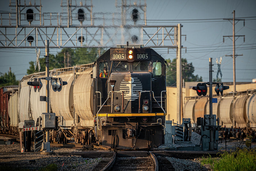 Illinois Central 1005 Deathstar At Decatur IL Photograph by Jim Pearson