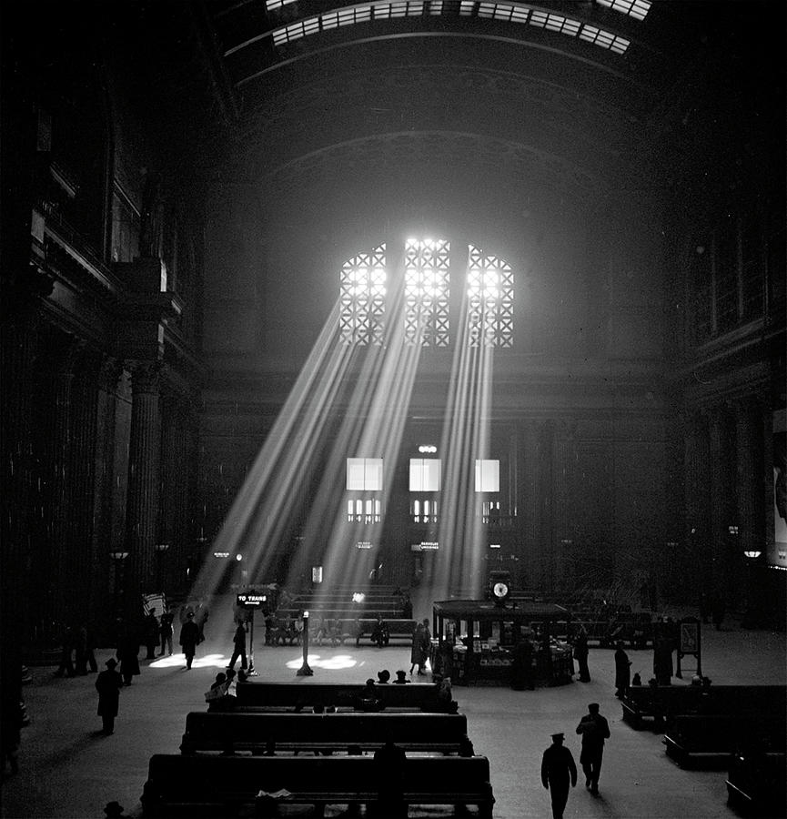 In the waiting room of the Union Station - 1943 Photograph by Doc Braham