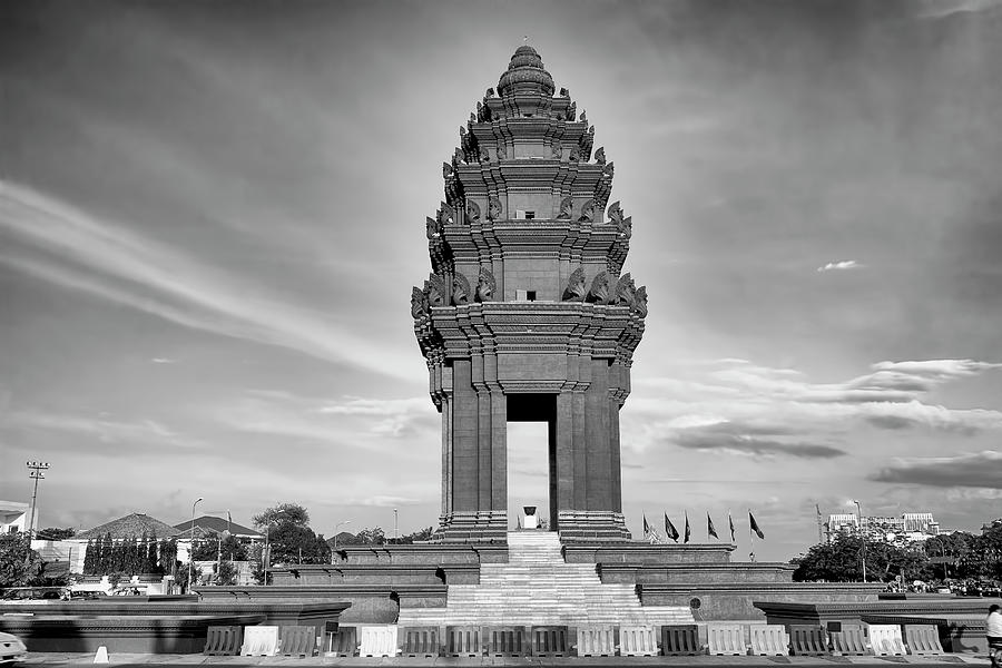 Independence Monument in Phnom Penh Photograph by Artur Bogacki