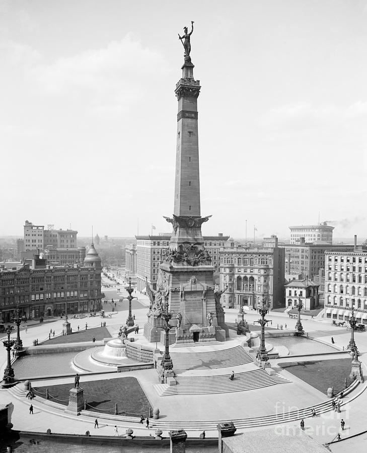Indianapolis Monument, c1907 Photograph by Granger