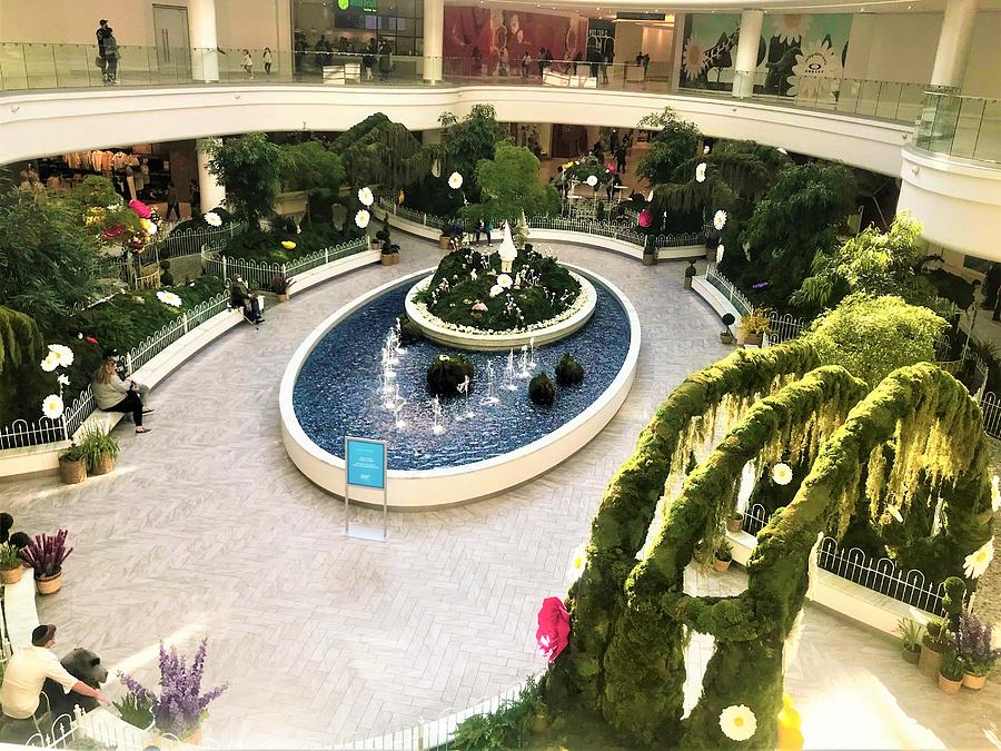 Interior View of the American Dream Mall in East Rutherford, New Jersey ...