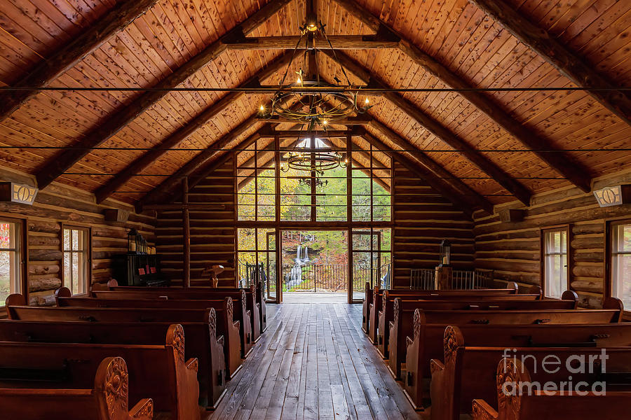 Interior view of the Hope Wilderness Chapel in Dogwood Canyon Na ...