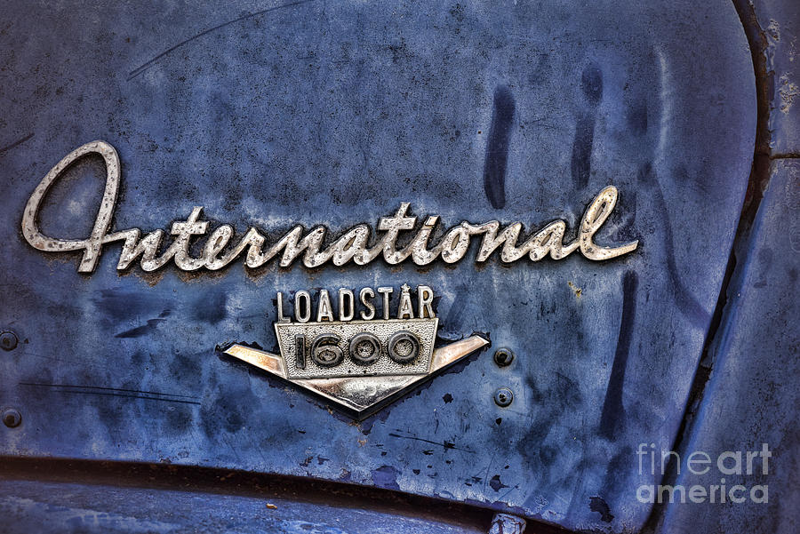 International Loadstar 1600 Emblem  Photograph by Paul Ward