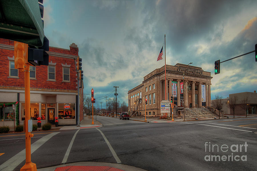 Travel Photograph - Intersection of 14th Street and Walnut by Larry Braun Travel Photograph - Intersection of 14th Street and Walnut by Larry Braun