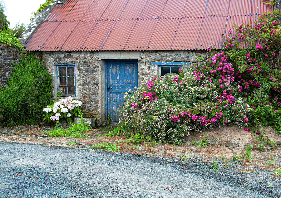 Irish Cottage - Ireland Photograph by Denise Strahm