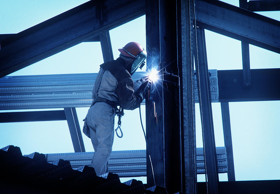 Iron Worker Welding I Beam Photograph by Dny59