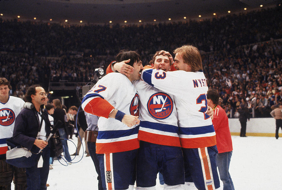 Islanders Celebrate Stanley Cup Win Photograph by B Bennett