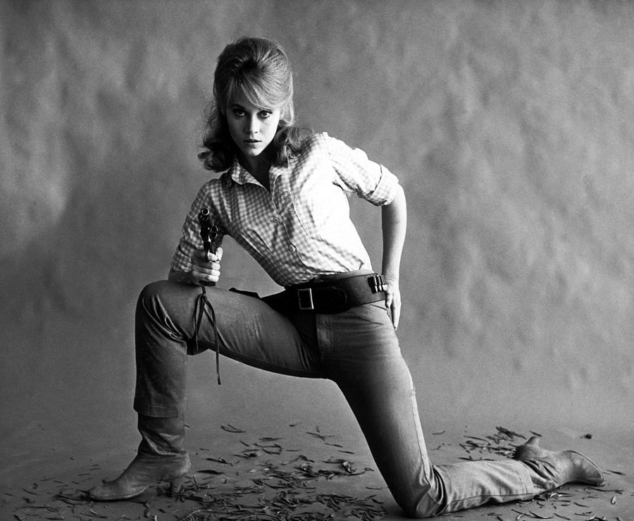 JANE FONDA in CAT BALLOU -1965-, directed by ELLIOT SILVERSTEIN. Photograph by Album