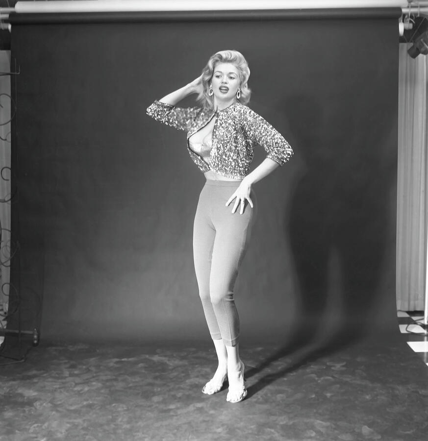 Jayne Mansfield Busty Seductive Pose Pin Up Sexy Photograph by Silver Screen Jayne Mansfield Busty Seductive Pose Pin Up Sexy Photograph by Silver Screen