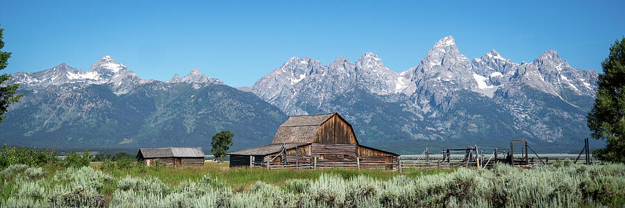 Majestic Mountain Barn Scene Photograph - John and Bartha Moulton Barn by Diane Moller