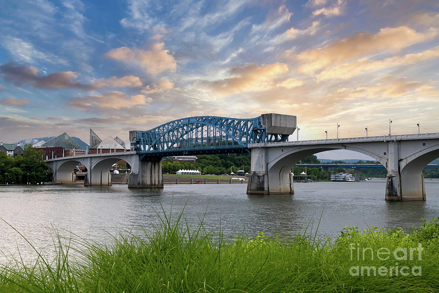 John Ross Bridge Over The Tennessee River Photograph by Paul Quinn