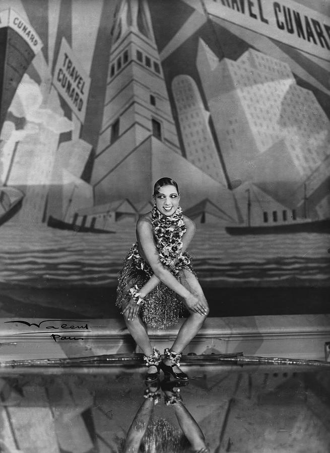 Black And White Photograph - Josephine Baker 1926 by Stanislaus Walery