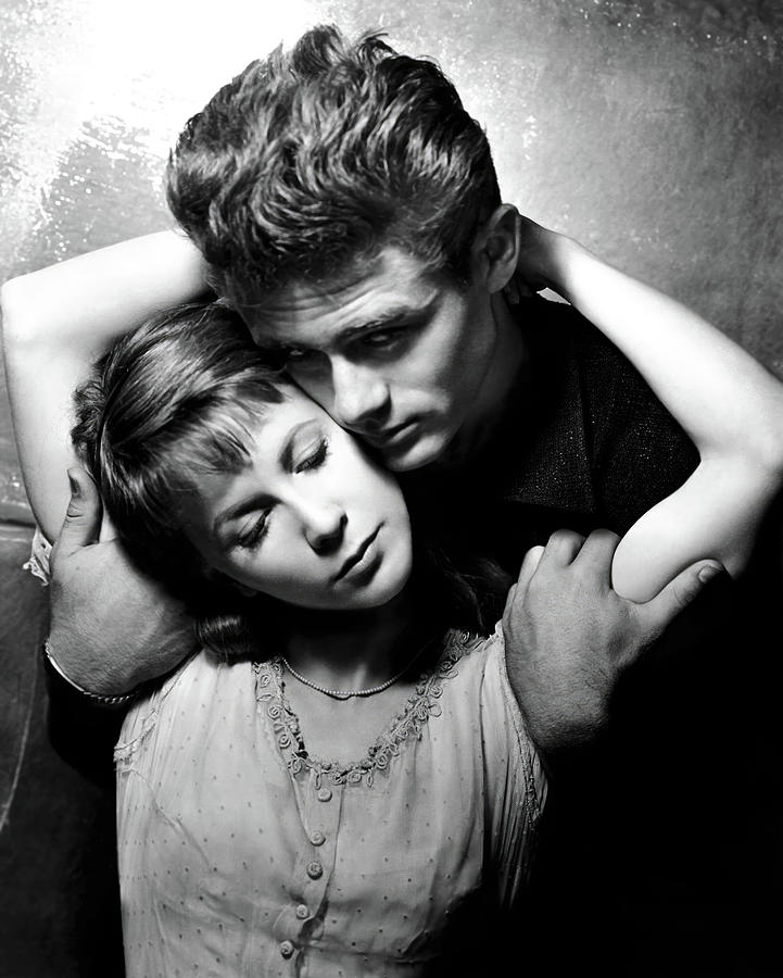 JULIE HARRIS and JAMES DEAN in EAST OF EDEN -1955-, directed by ELIA KAZAN. Photograph by Album