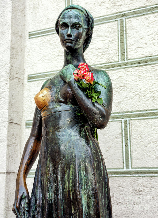Juliet Capulet Statue Munich Photograph by John Rizzuto