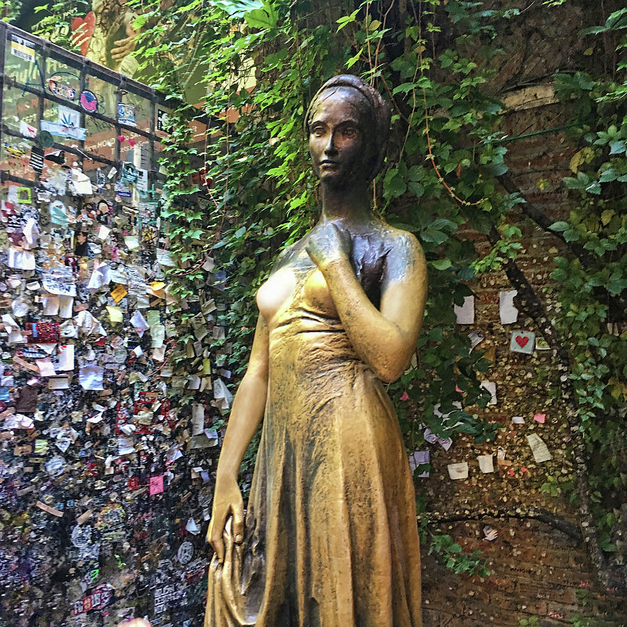 Juliet Statue Verona, Italy Photograph by Deborah League