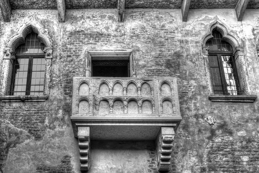 Juliets Balcony Verona Photograph by David Pyatt