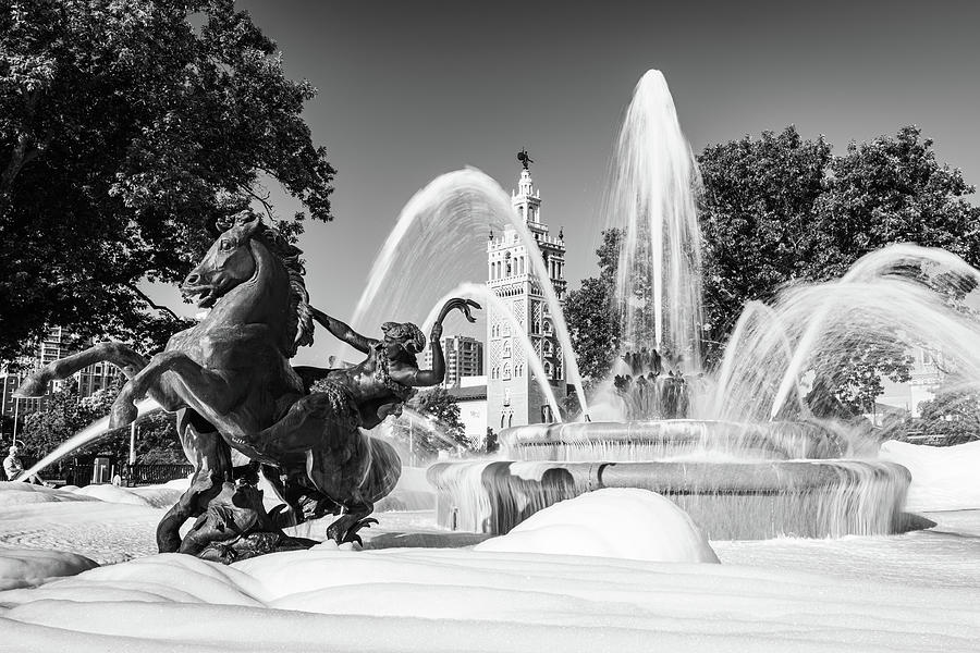Kansas City Memorial Fountain Bubble Bath In Black And White Photograph by Gregory Ballos