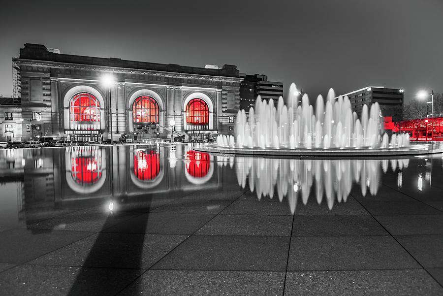 Kansas City Union Station Fountain Red Splash - Selective Color Photograph by Gregory Ballos