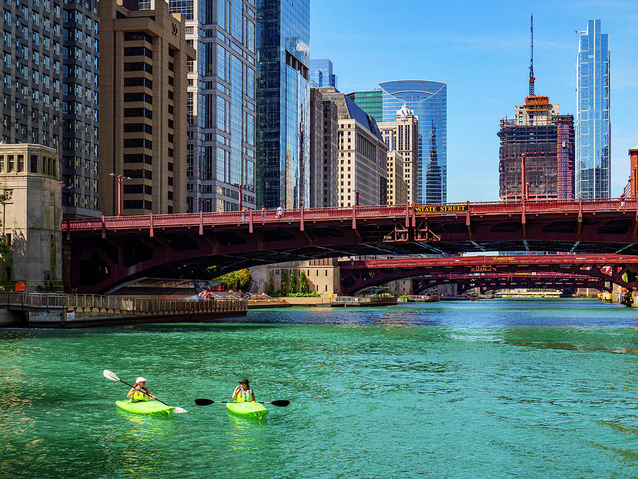 Kayaking the Chicago River Photograph by Todd Bannor