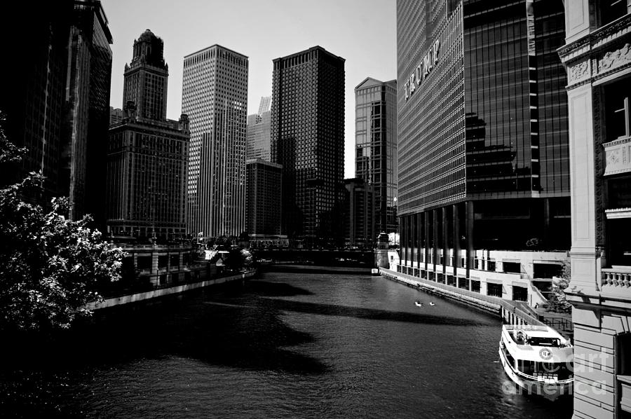 Kayaks on the Chicago River - Black Photograph by Frank J Casella