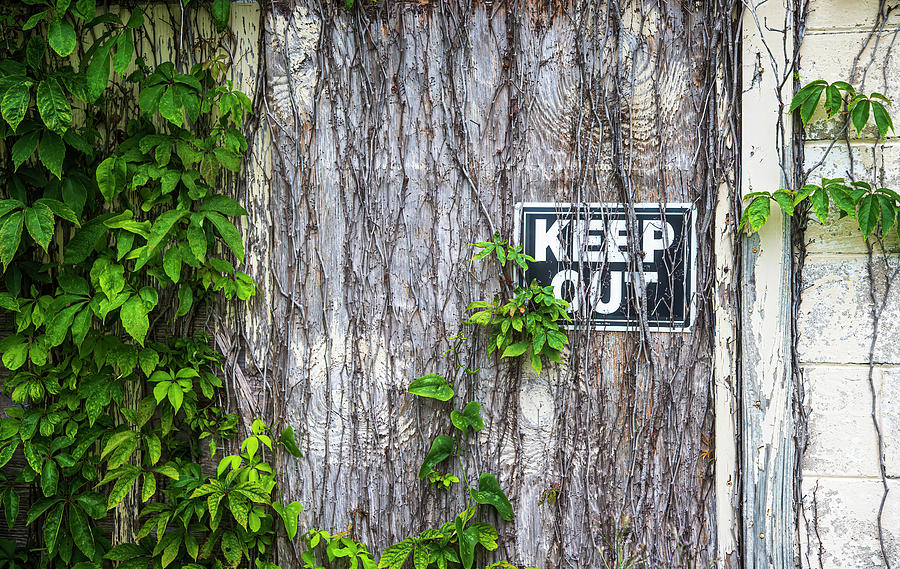 Keep Out - Abandoned Building at Jacksonville NC Photograph by Bob Decker
