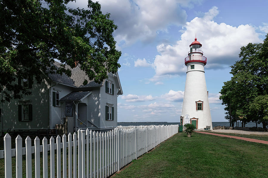 Keepers House At Marblehead Lighthouse Photograph by Dale Kincaid