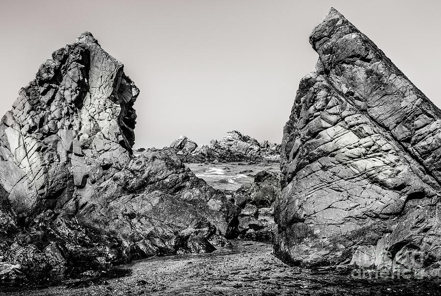 Kellog Beach Basalt Formation 4 BW Photograph by Al Andersen