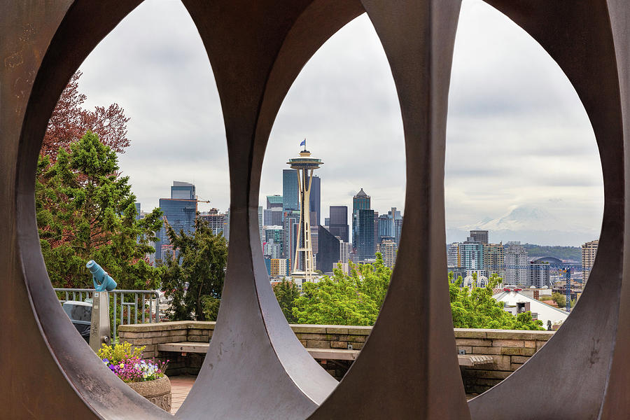 Kerry Park Seattle Skyline Photograph by Mike Centioli