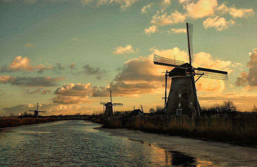 Kinderdijk. Down the river. Photograph by Edward Galagan