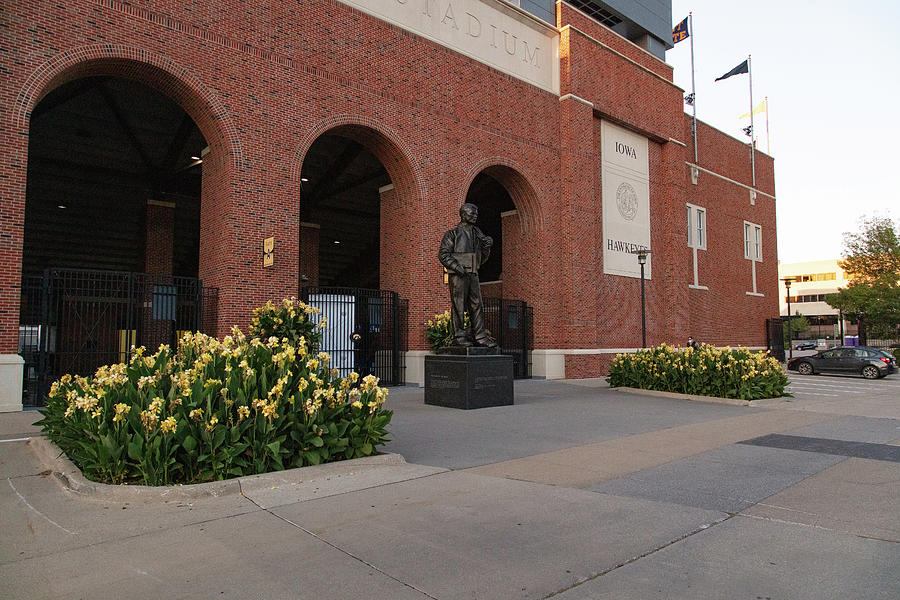 Kinnick Statue At The University Of Iowa Photograph By Eldon Mcgraw 