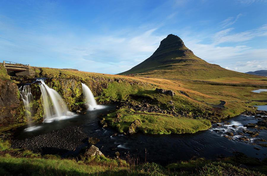 Kirkjufellsfoss waterfall cascading and mount Kirkjufell in back ...