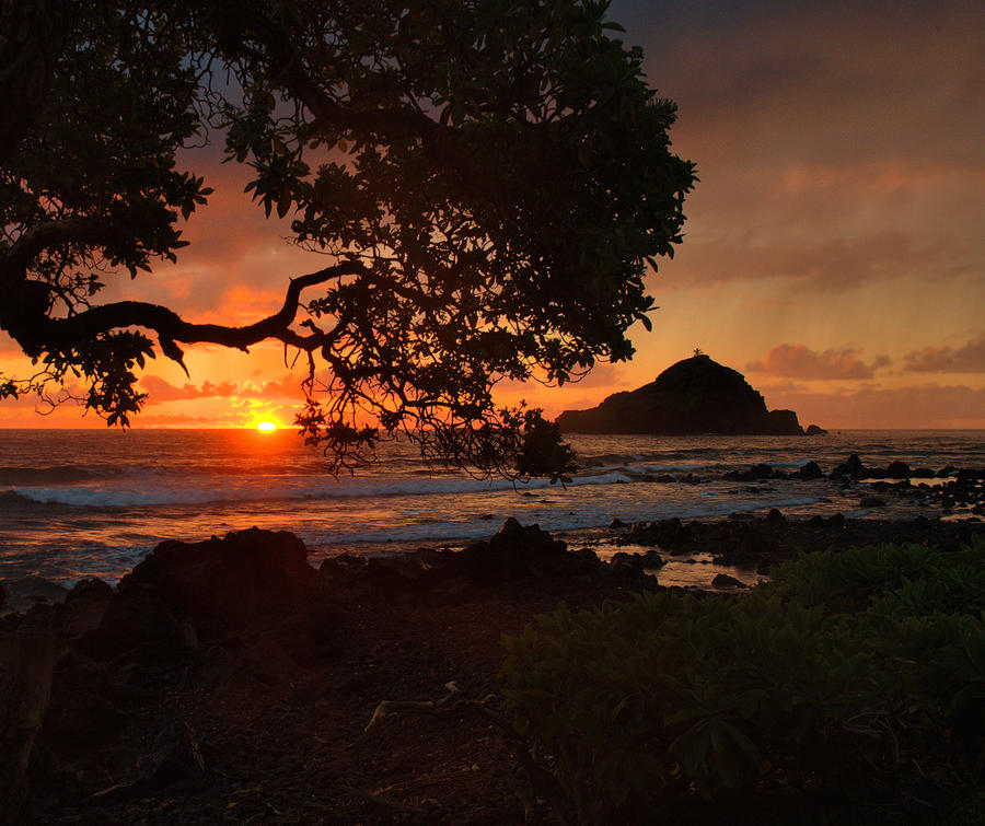 Koki Beach Sunrise 3 Photograph by Stephen Vecchiotti