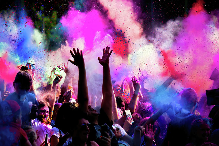 holi colours in air