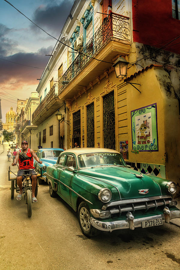 La Habana calle Cienfuegos Photograph by Micah Offman