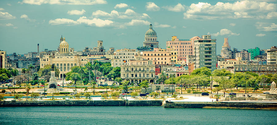 La Havana Photograph by ArtMarie