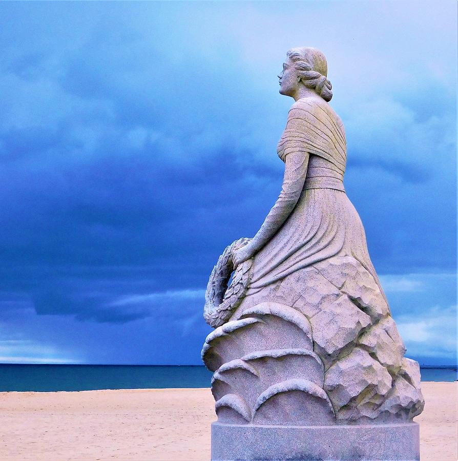 - Lady of the Sea - Hampton NH Photograph by THERESA Nye