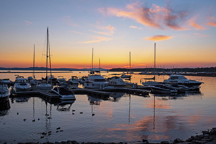 Lake Champlain Sunset From Burlington Vermont Waterfront Park Golden Sky Photograph by Toby McGuire