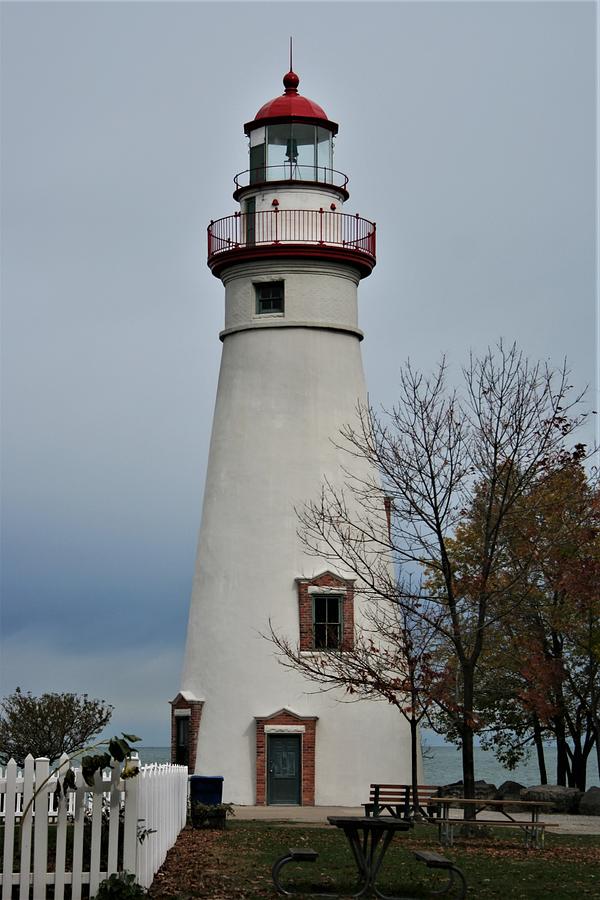 Lake Erie Lighthouse Photograph By Debra Riggen - Fine Art America