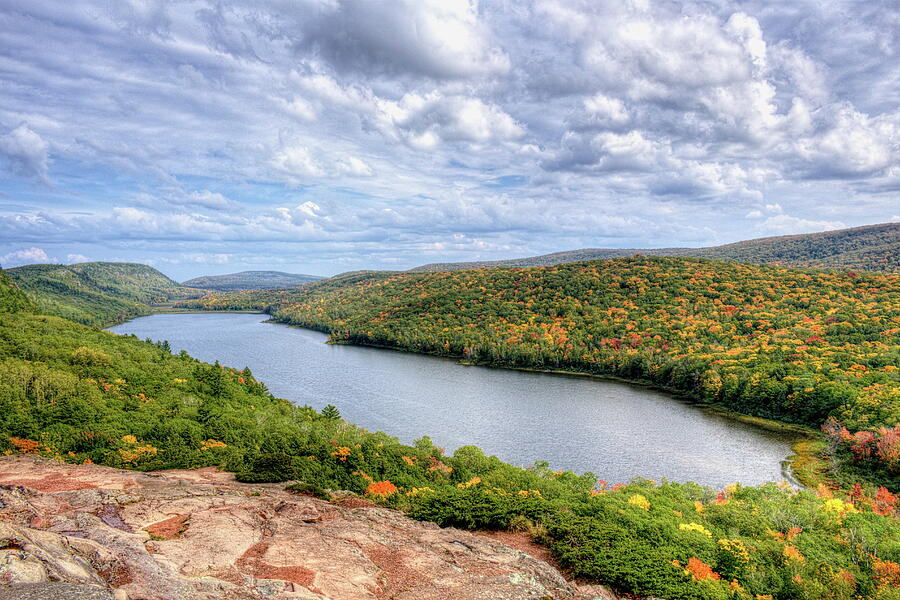 Lake Of The Clouds Overlook Photograph by Dale Kauzlaric