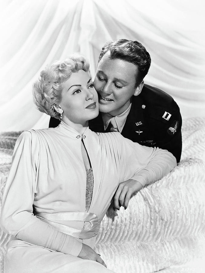 LANA TURNER and VAN JOHNSON in WEEK-END AT THE WALDORF -1945-, directed by ROBERT Z. LEONARD. Photograph by Album
