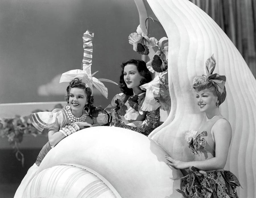 LANA TURNER, HEDY LAMARR and JUDY GARLAND in ZIEGFELD GIRL -1941-, directed by ROBERT Z. LEONARD. Photograph by Album