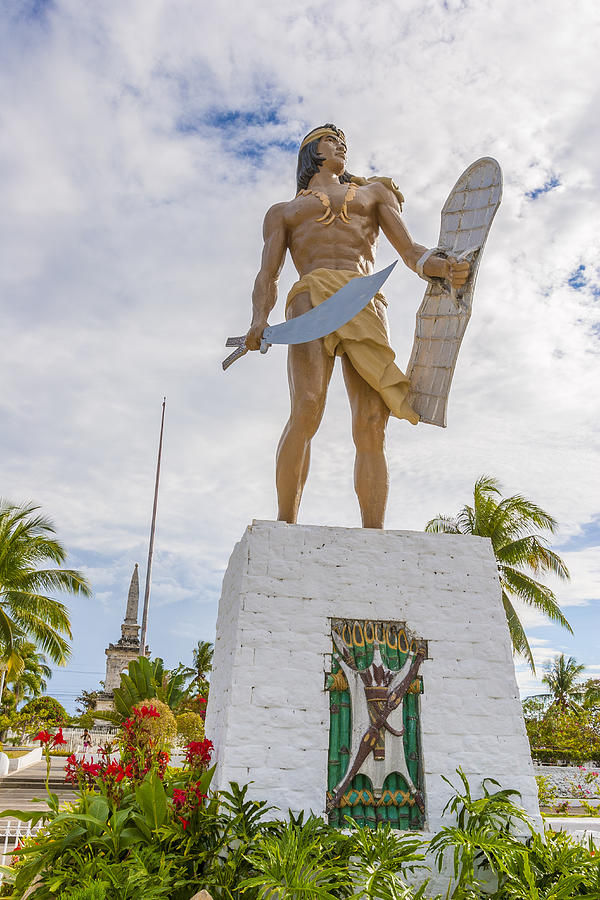 Lapu-Lapu Monument, Cebu City, Philippines Photograph by Stuart Dee